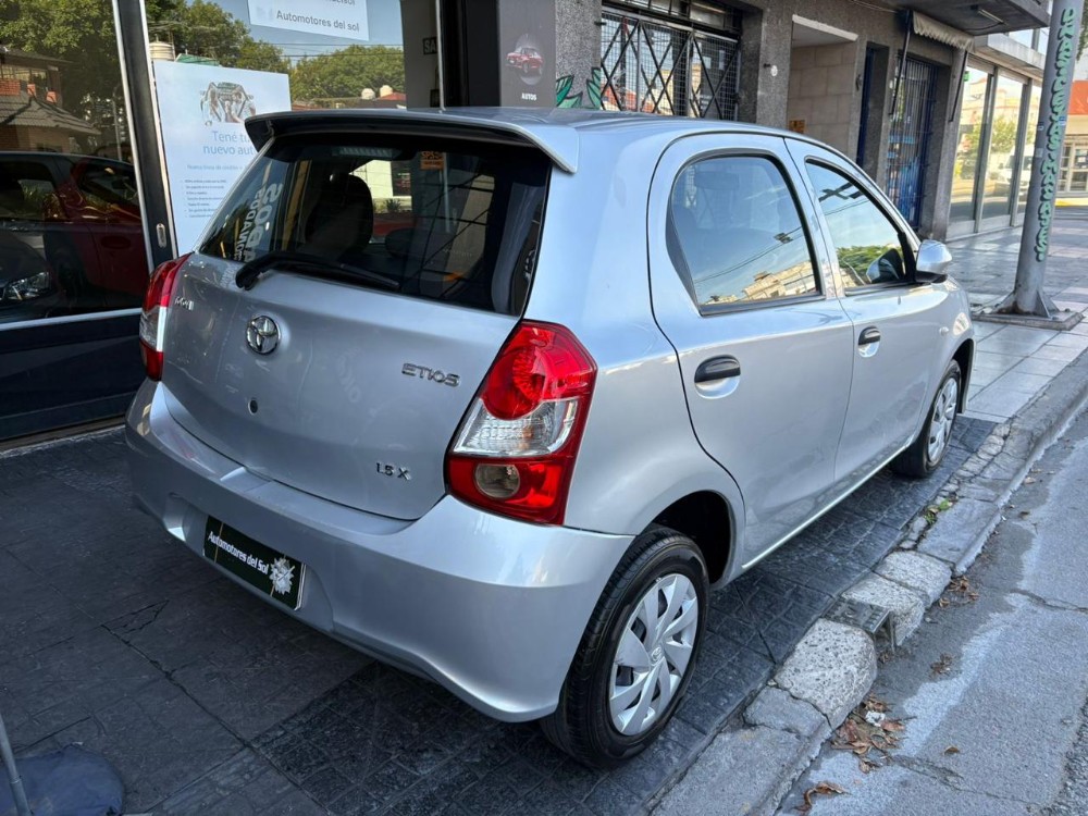 Toyota Etios X — foto 10